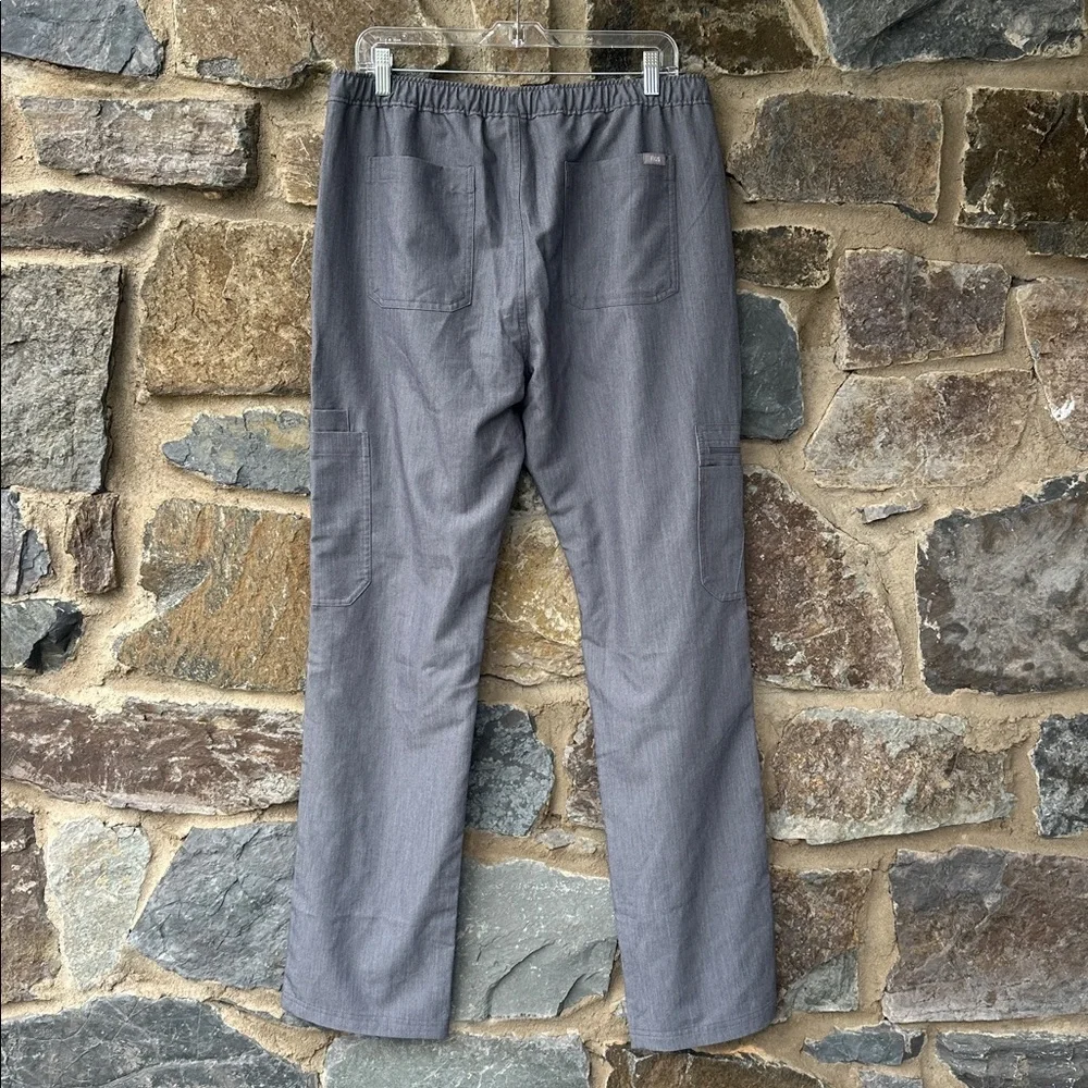 Figs Men's 'Cairo' Cargo Scrub Pants in 'Graphite' Gray/Green Size Large